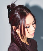B LOGO HAIR CLIP [BLACK]