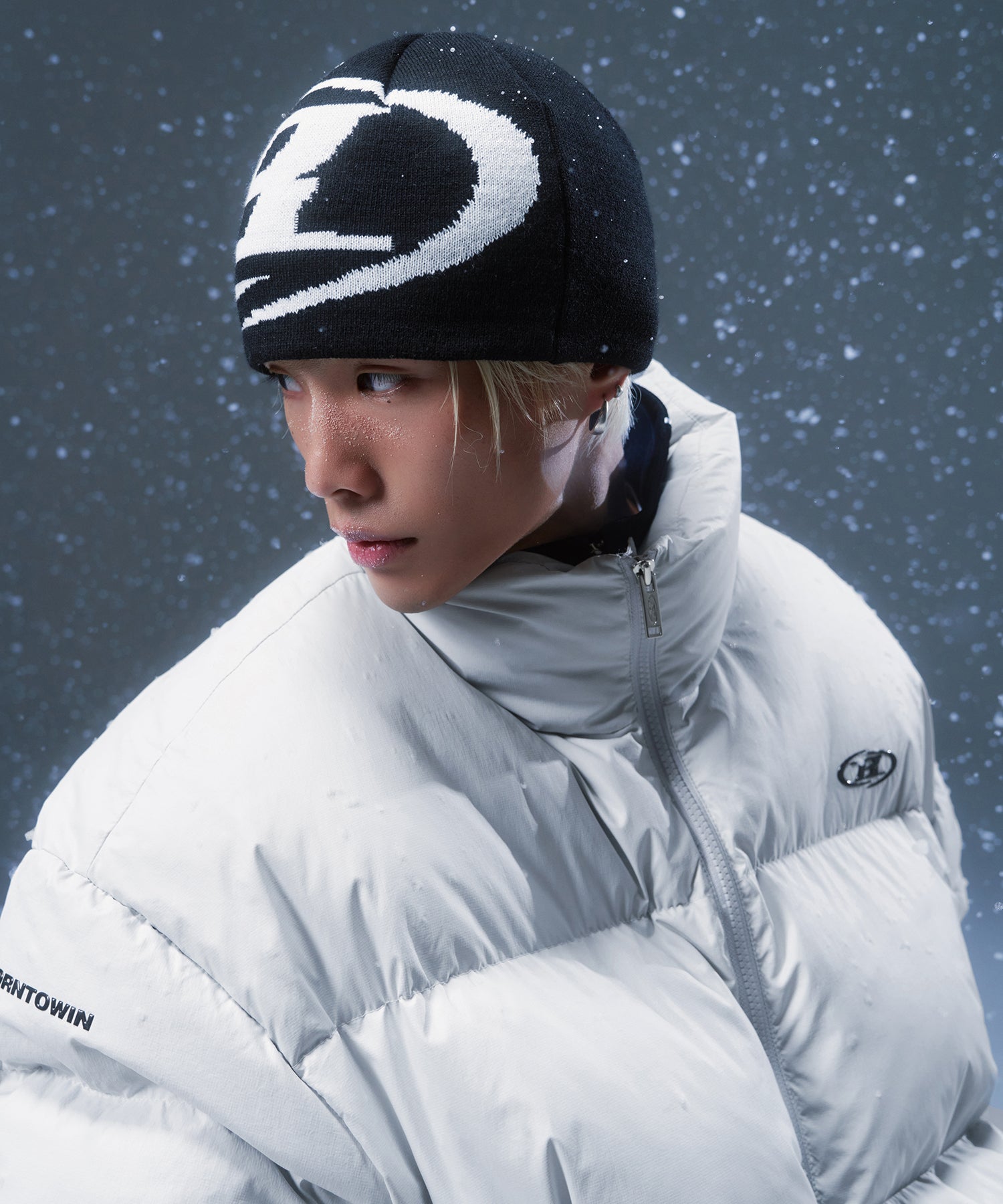 SYMBOL B JACQUARD BEANIE