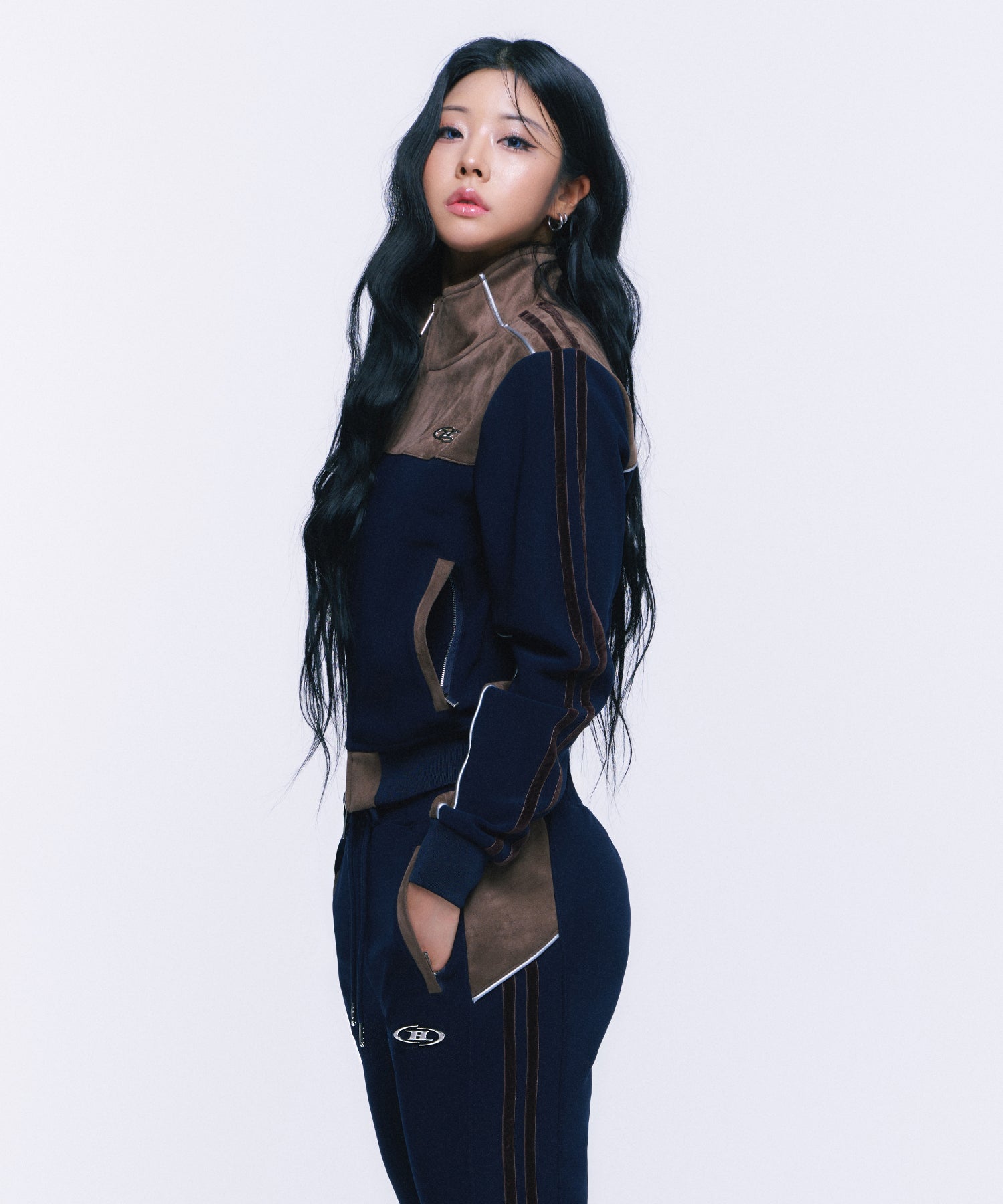 SUEDE SILVER LINE JERSEY CROP JACKET [NAVY] Secondary image