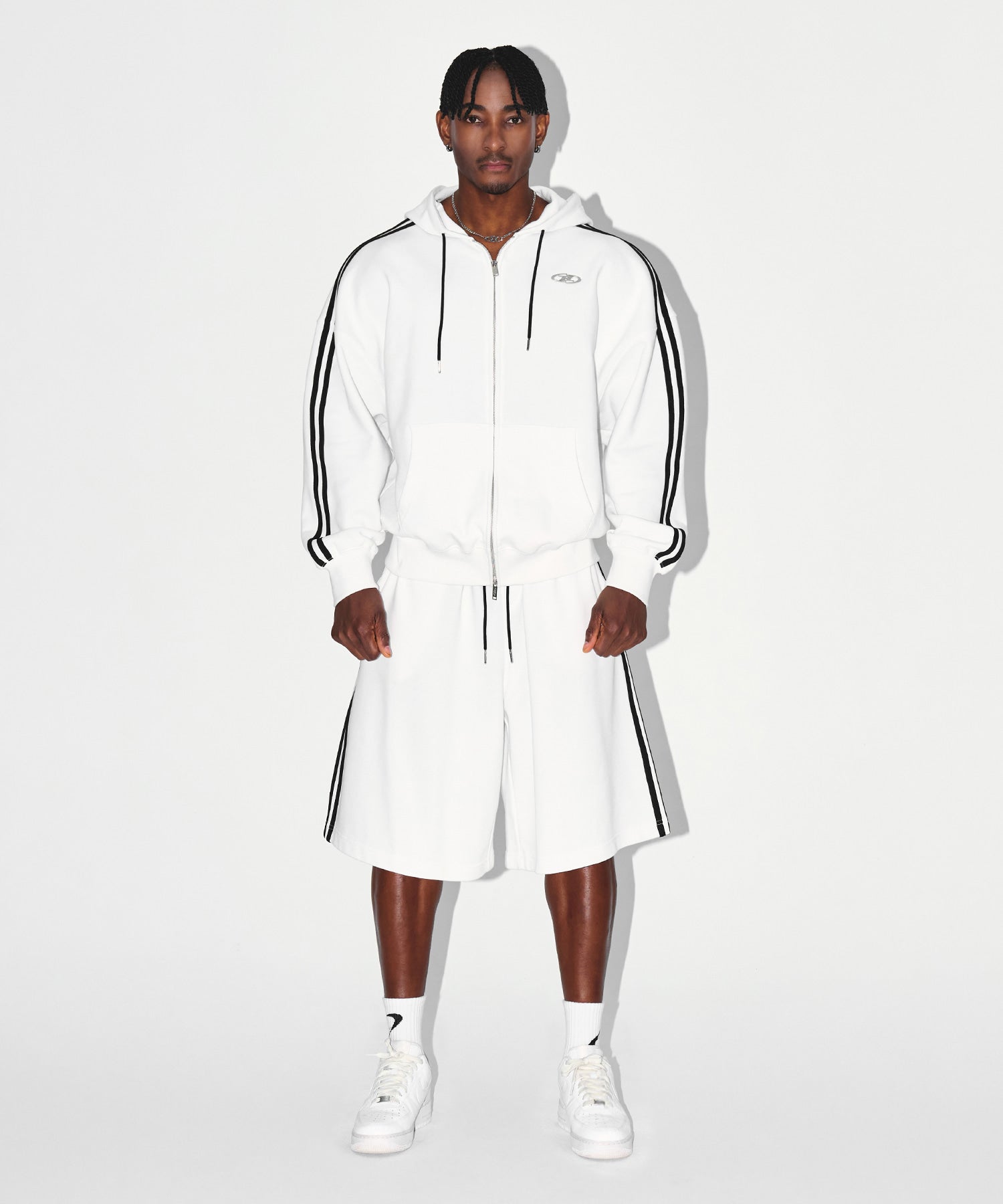 CHROME B TRACK LINE BERMUDA PANTS [WHITE]