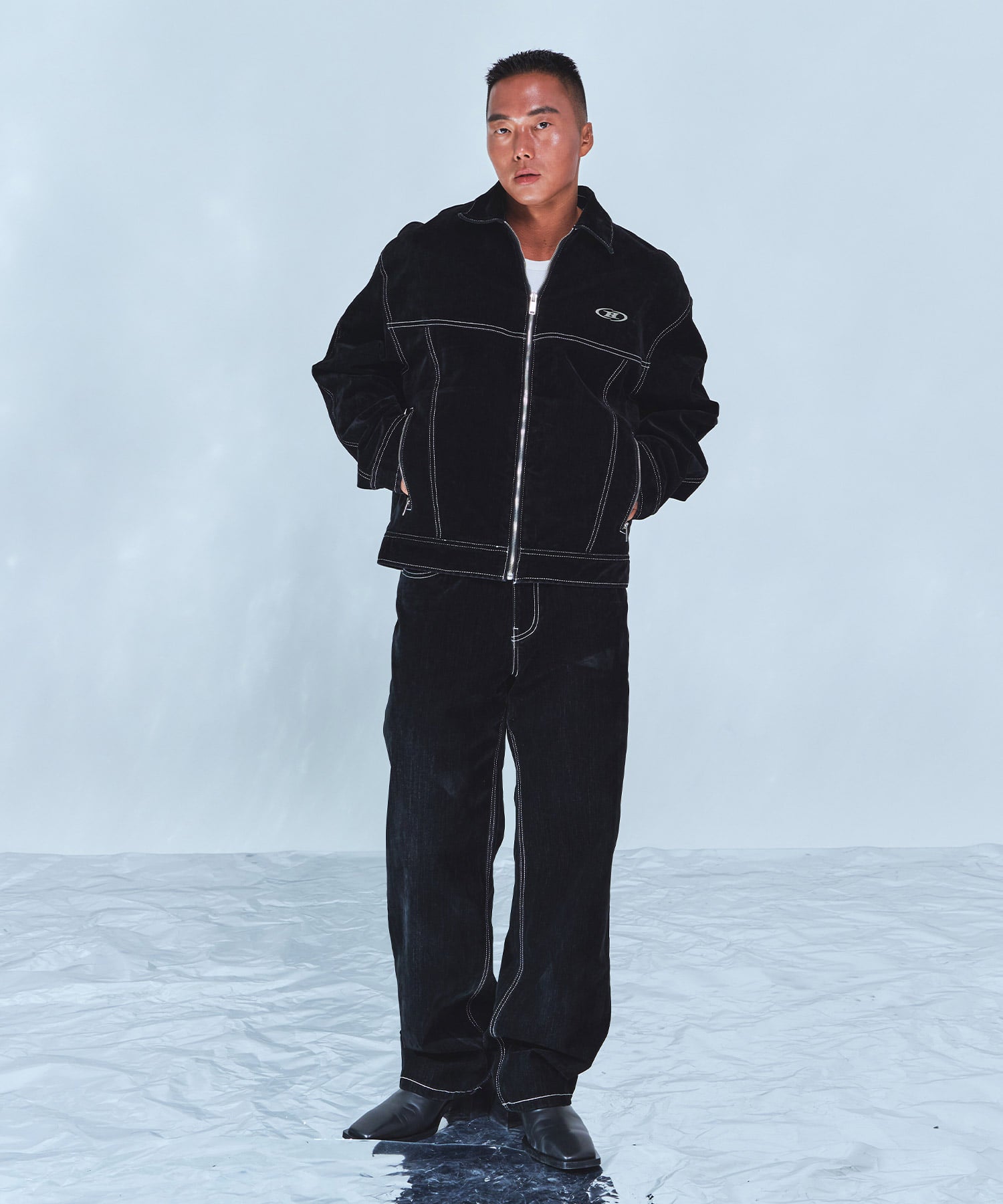 VELVET STRAIGHT DENIM PANTS