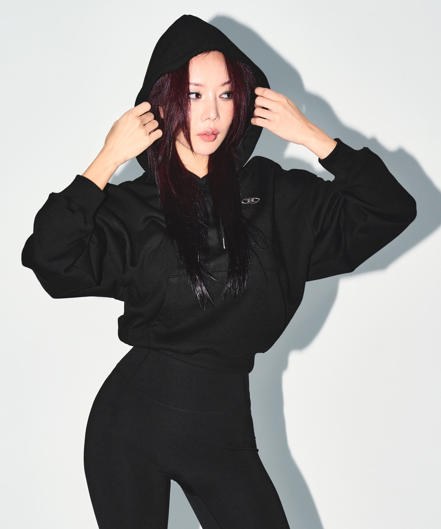 W SILVER B CROP HOODIE [BLACK] Main image